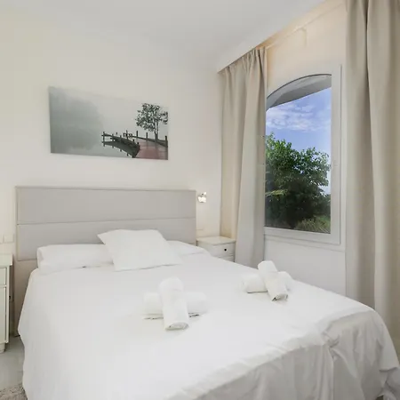 Hébergement de vacances Marbella, Costabella - Beachfront With Heated Pool *