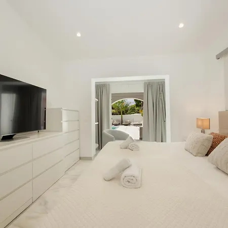 Hébergement de vacances Marbella, Costabella - Beachfront With Heated Pool Marbellac