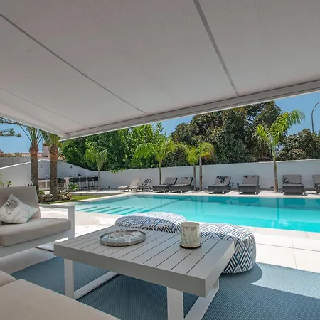 Hébergement de vacances Marbella, Costabella - Beachfront With Heated Pool