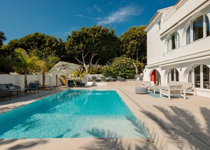 Marbella, Costabella - Beachfront With Heated Pool Hébergement de vacances