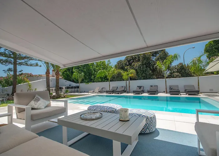 Hébergement de vacances Marbella, Costabella - Beachfront With Heated Pool