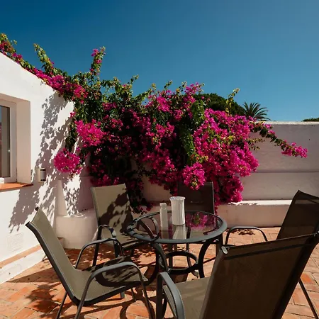 6 Bedroom Villa, With Heated Pool And Sea Views, Next To The Of Costabella Будинок відпочинку Марбелья