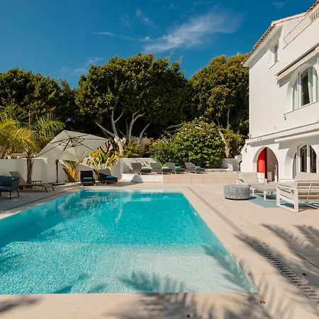 Marbella, Costabella - Beachfront With Heated Pool Nyaraló