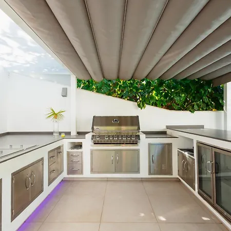 Feriehus Marbella, Costabella - Beachfront With Heated Pool