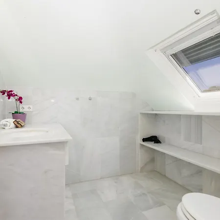 Будинок відпочинку 6 Bedroom Villa, With Heated Pool And Sea Views, Next To The Of Costabella *
