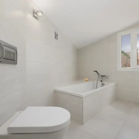 6 Bedroom Villa, With Heated Pool And Sea Views, Next To The Of Costabella Будинок відпочинку *