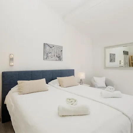 Будинок відпочинку 6 Bedroom Villa, With Heated Pool And Sea Views, Next To The Of Costabella *