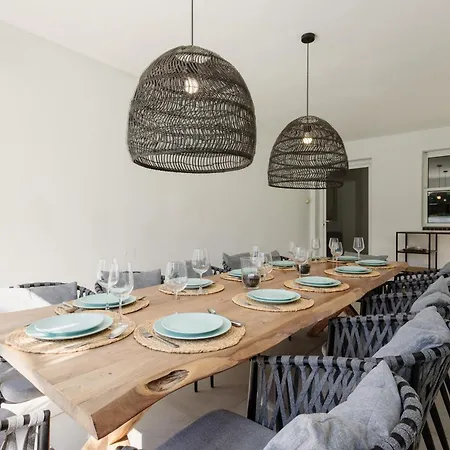 Будинок відпочинку 6 Bedroom Villa, With Heated Pool And Sea Views, Next To The Of Costabella Марбелья