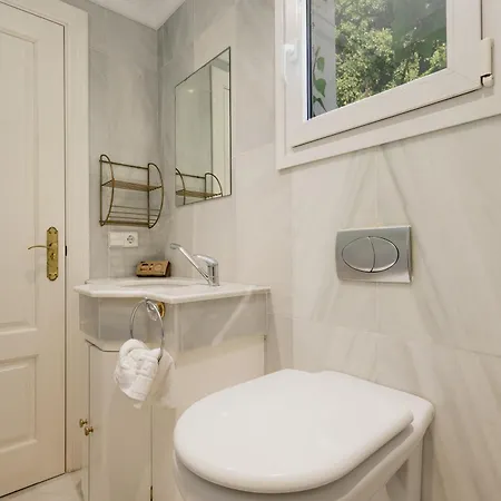 Будинок відпочинку 6 Bedroom Villa, With Heated Pool And Sea Views, Next To The Of Costabella *