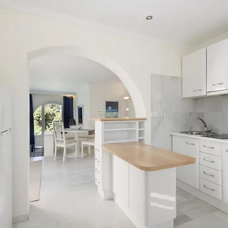 Feriehus Marbella, Costabella - Beachfront With Heated Pool Marbella