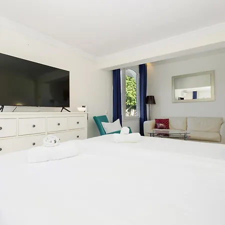 6 Bedroom Villa, With Heated Pool And Sea Views, Next To The Of Costabella Марбелья