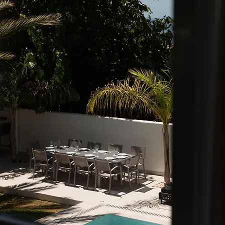 Nyaraló Marbella, Costabella - Beachfront With Heated Pool