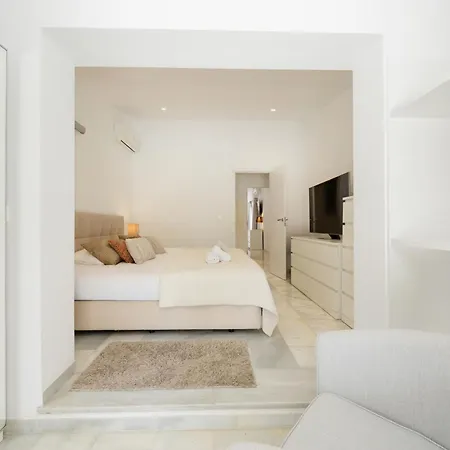 Feriehus Marbella, Costabella - Beachfront With Heated Pool *