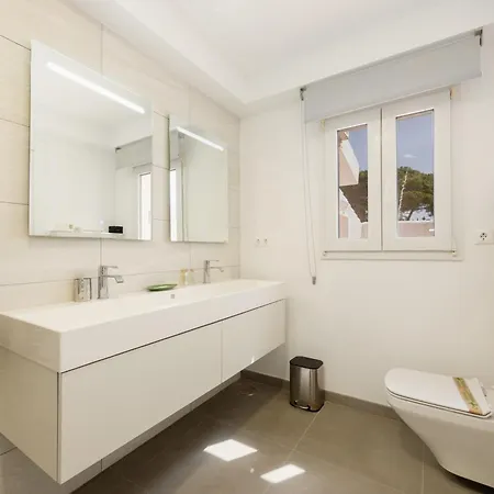 Nyaraló Marbella, Costabella - Beachfront With Heated Pool