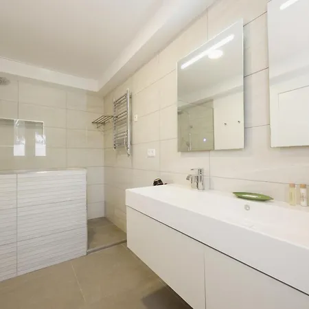 Villa Oceano - Un Refugio A Pie De Playa, Con Piscina Climatizada Y Jacuzzi, En Costabellla, Marbella Holiday home Marbella