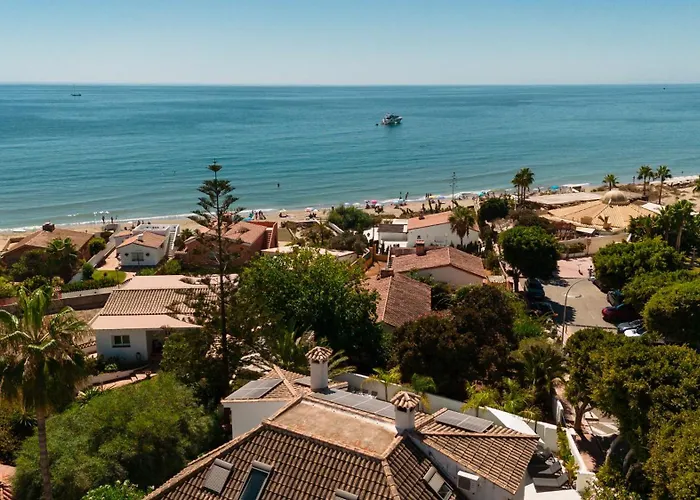 Marbella, Costabella - Beachfront With Heated Pool Dom wakacyjny *