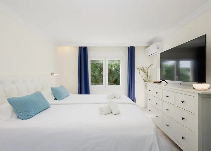 Dom wakacyjny Marbella, Costabella - Beachfront With Heated Pool *