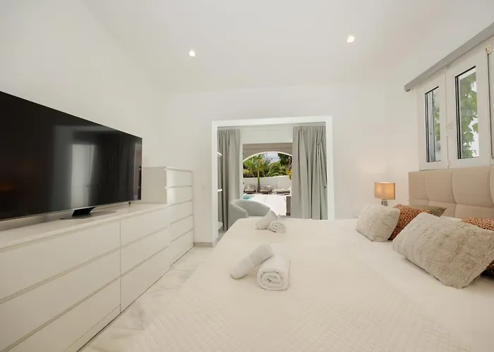 Dom wakacyjny Marbella, Costabella - Beachfront With Heated Pool Marbella