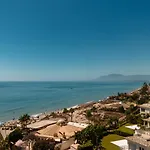Будинок відпочинку Marbella, Costabella - Beachfront With Heated Pool
