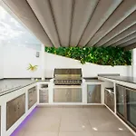 Semesterbostad Marbella, Costabella - Beachfront With Heated Pool