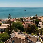 Marbella, Costabella - Beachfront With Heated Pool Semesterbostad *