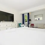 Marbella, Costabella - Beachfront With Heated Pool Марбелья