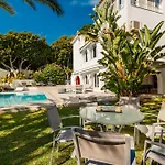 Semesterbostad Marbella, Costabella - Beachfront With Heated Pool *
