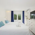 Будинок відпочинку Marbella, Costabella - Beachfront With Heated Pool *