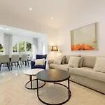 Semesterbostad Marbella, Costabella - Beachfront With Heated Pool Marbella