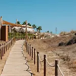 Будинок відпочинку Marbella, Costabella - Beachfront With Heated Pool Марбелья
