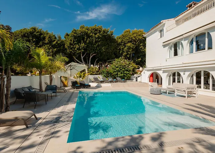 Marbella, Costabella - Beachfront With Heated Pool Будинок відпочинку Марбелья