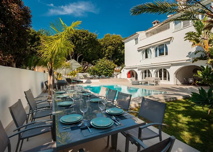 Marbella, Costabella - Beachfront With Heated Pool Будинок відпочинку
