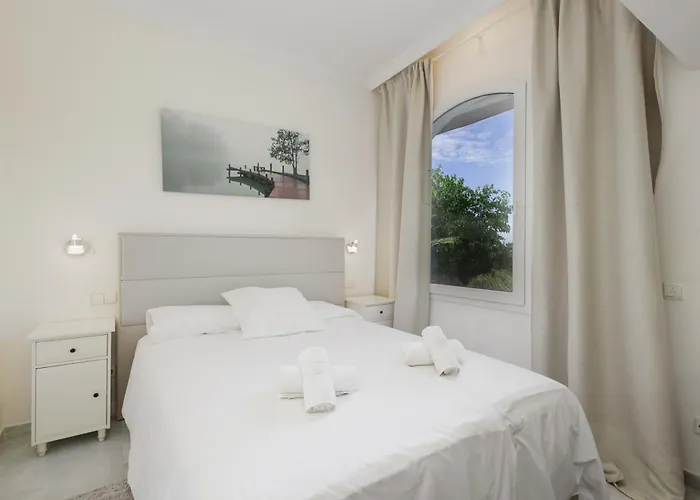 Будинок відпочинку Marbella, Costabella - Beachfront With Heated Pool *