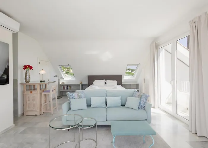 Marbella, Costabella - Beachfront With Heated Pool Марбелья