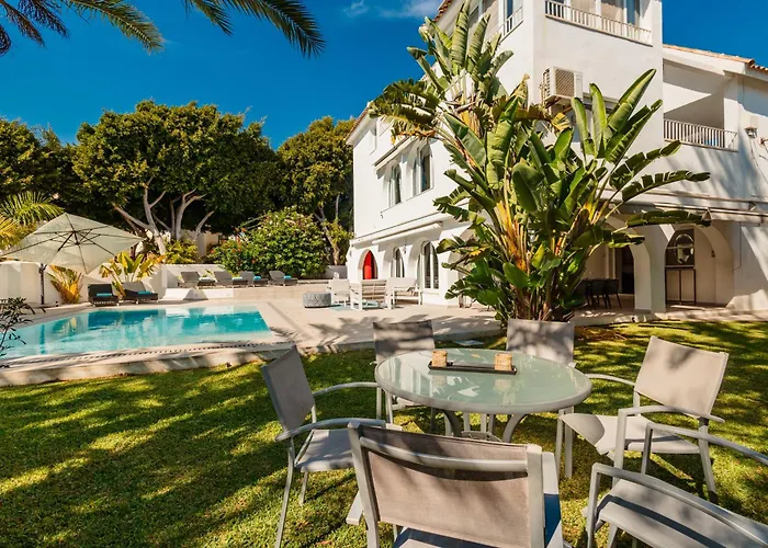 Будинок відпочинку Marbella, Costabella - Beachfront With Heated Pool *