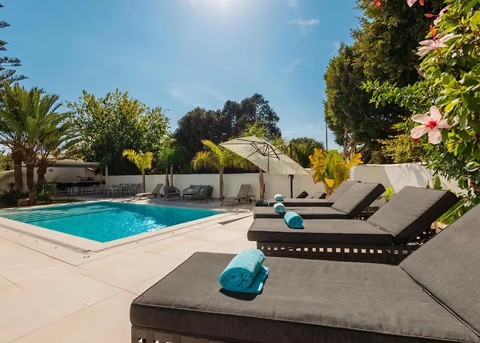 Будинок відпочинку Marbella, Costabella - Beachfront With Heated Pool
