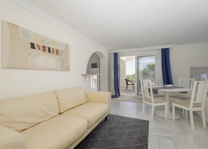 Marbella, Costabella - Beachfront With Heated Pool Будинок відпочинку