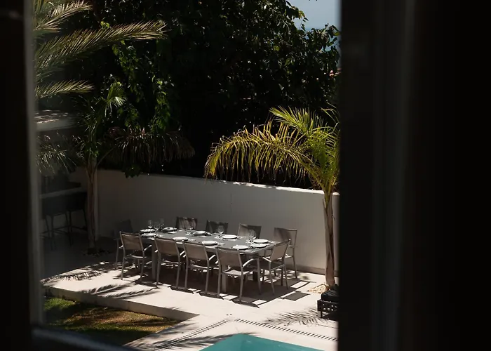 Будинок відпочинку Marbella, Costabella - Beachfront With Heated Pool