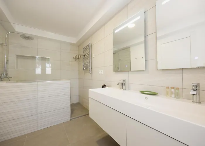 Marbella, Costabella - Beachfront With Heated Pool Будинок відпочинку Марбелья