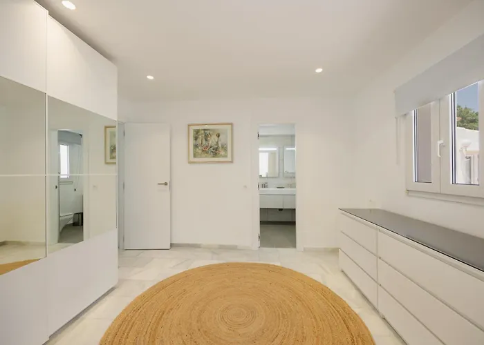 Marbella, Costabella - Beachfront With Heated Pool Марбелья