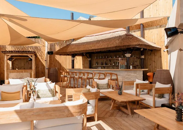 Будинок відпочинку Marbella, Costabella - Beachfront With Heated Pool *