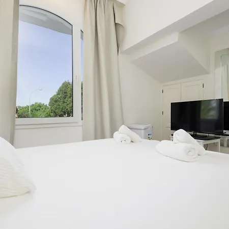 Marbella, Costabella - Beachfront With Heated Pool בית נופש