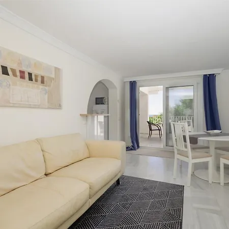 Marbella, Costabella - Beachfront With Heated Pool בית נופש