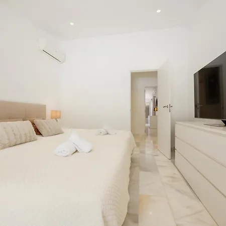 Marbella, Costabella - Beachfront With Heated Pool בית נופש *
