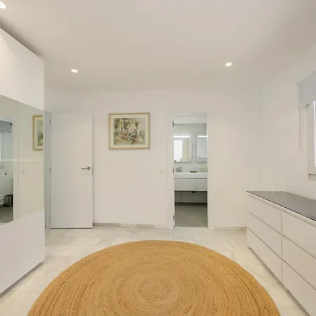 Marbella, Costabella - Beachfront With Heated Pool מארבלה